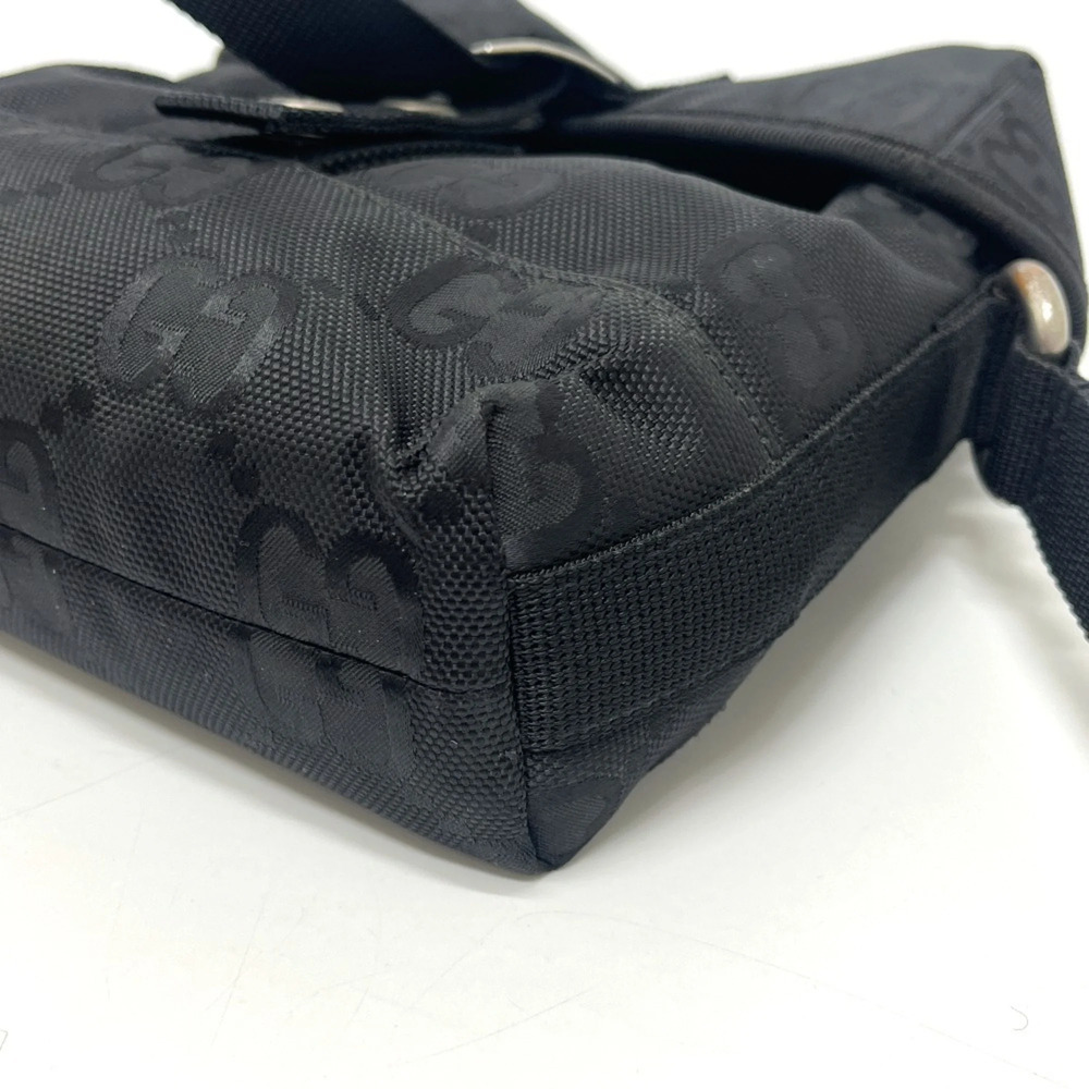 GUCCI Authentic Black Leather Messenger Shoulder Bag - Picture 7 of 16
